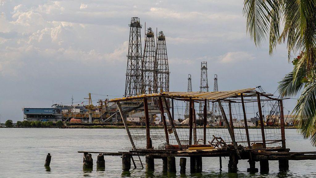 Trump Announces Historic Deal to Control 65 Billion Barrels of Venezuelan Oil