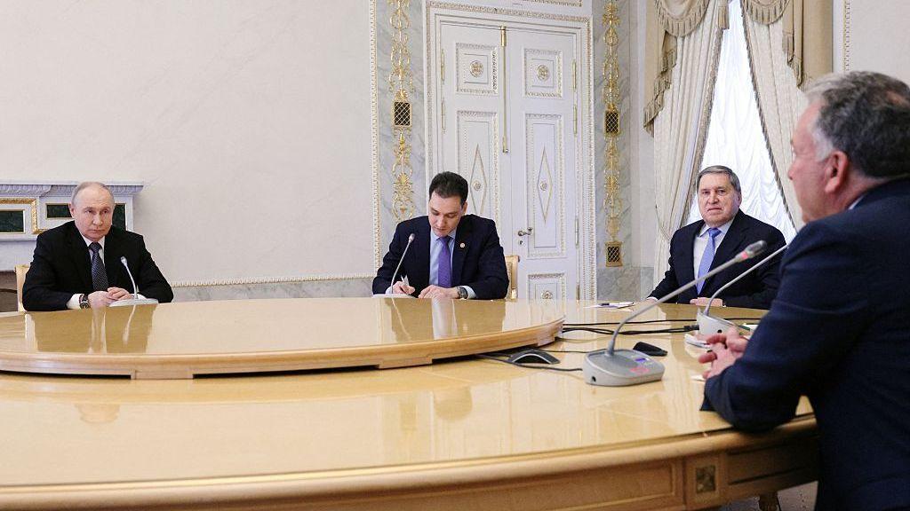 Diplomatic Duds: US, Russia, Ukraine Short of a Peace Summit