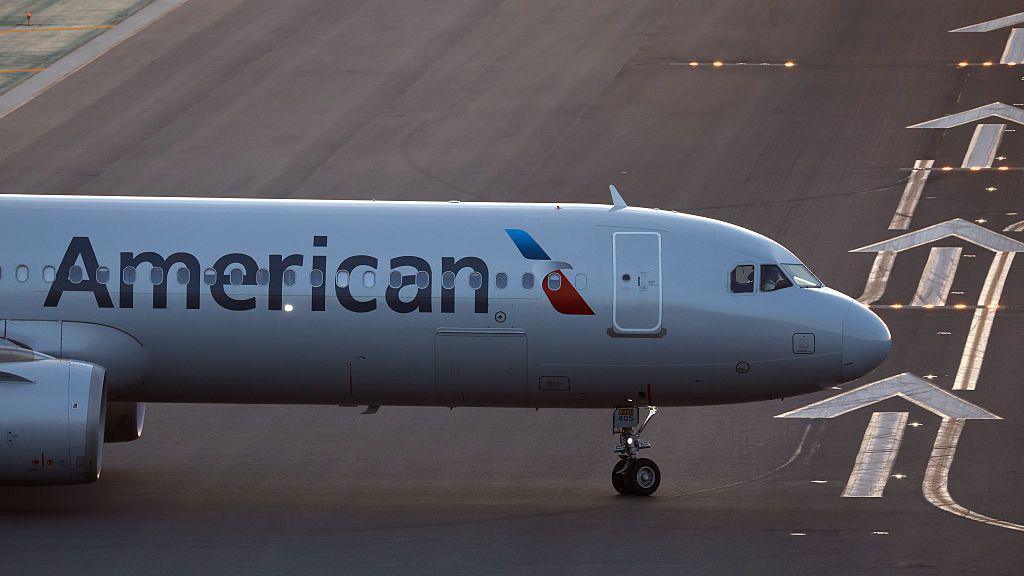 Laptop Fires Mid‑Flight: Passenger Treated as American Airlines Plane Touches Down