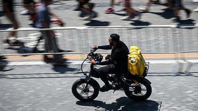 Italian Delivery Riders Strike as Heatwave Intensifies