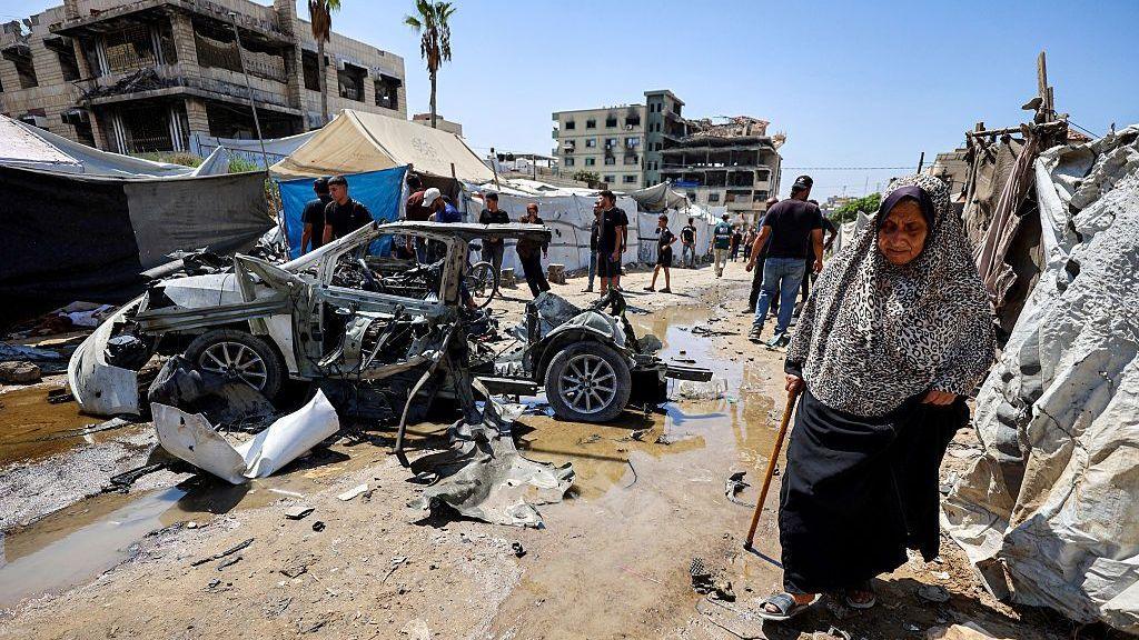 Israeli Fire Kills Three in Gaza City Raid, Medics Say