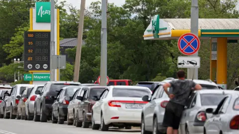 Ukraine Attacks Crimea’s Oil Facilities, Fuel Sales Halted in Occupied Peninsula
