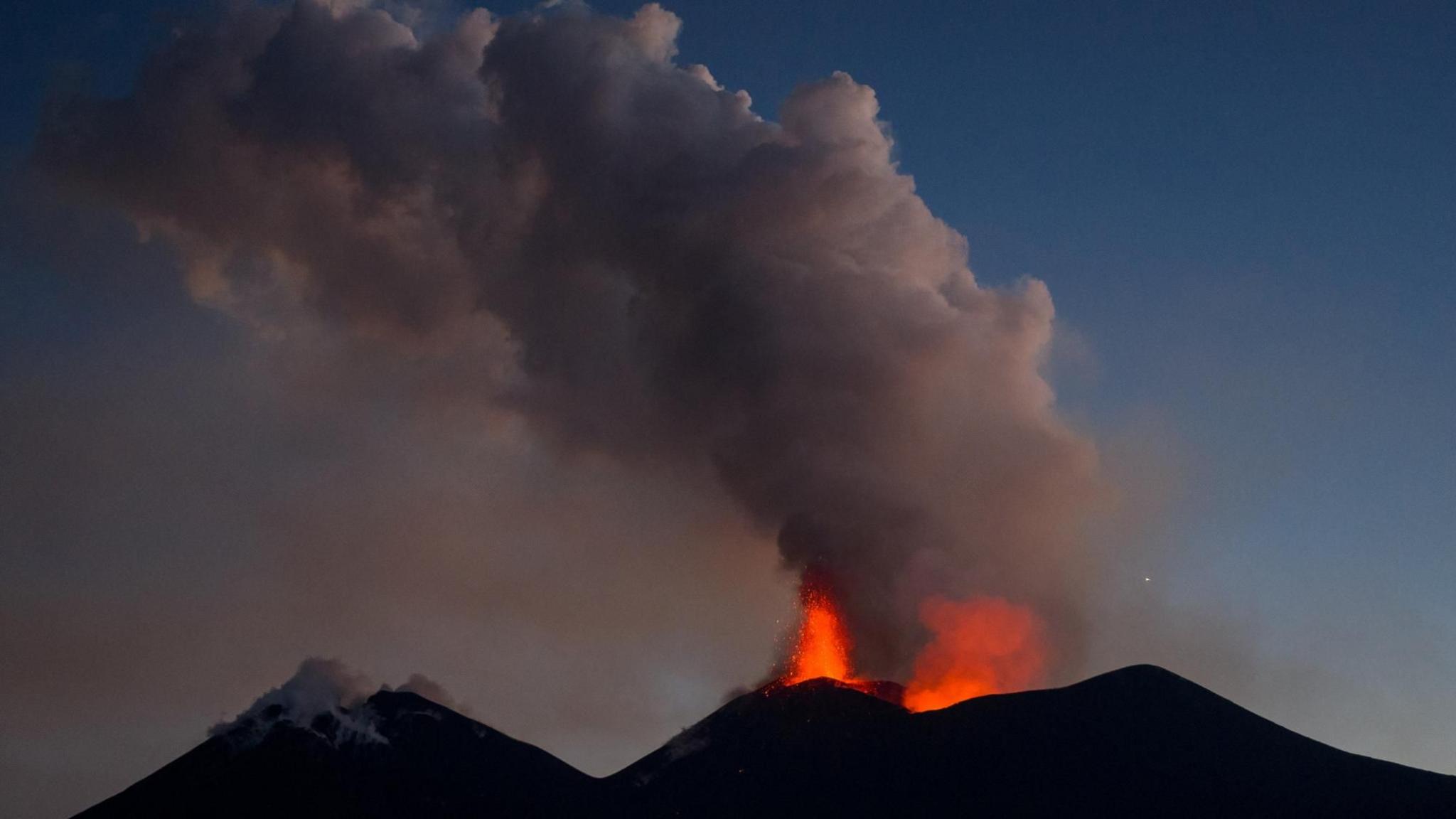 Lightning Strike Tragic Fate: American Hiker Killed on Mount Etna Amid Rising Volcanic Activity