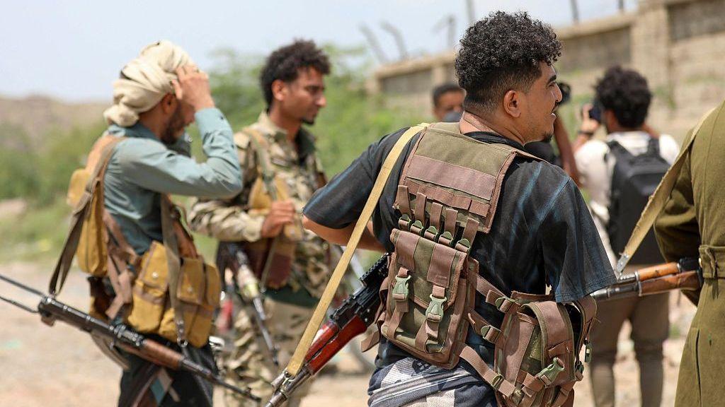 Yemen pro‑government forces gather west of the city of Taiz