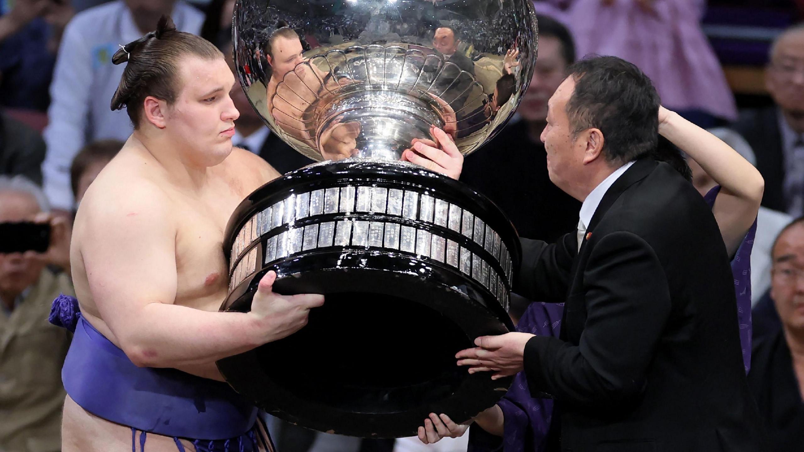 Aonishiki: The Ukrainian Sumo Champion Making History in Japan