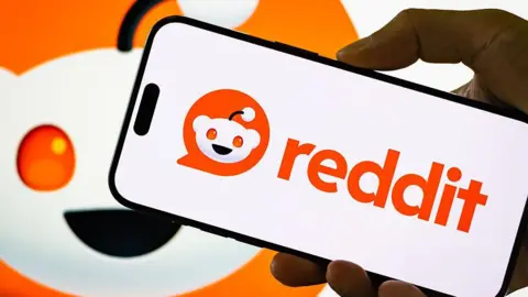 Australia Enforces Social Media Ban for Users Under 16, Reddit Included