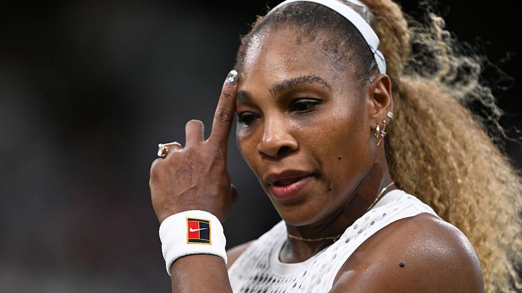 Serena Williams pulls out of Wimbledon doubles comeback because of knee injury