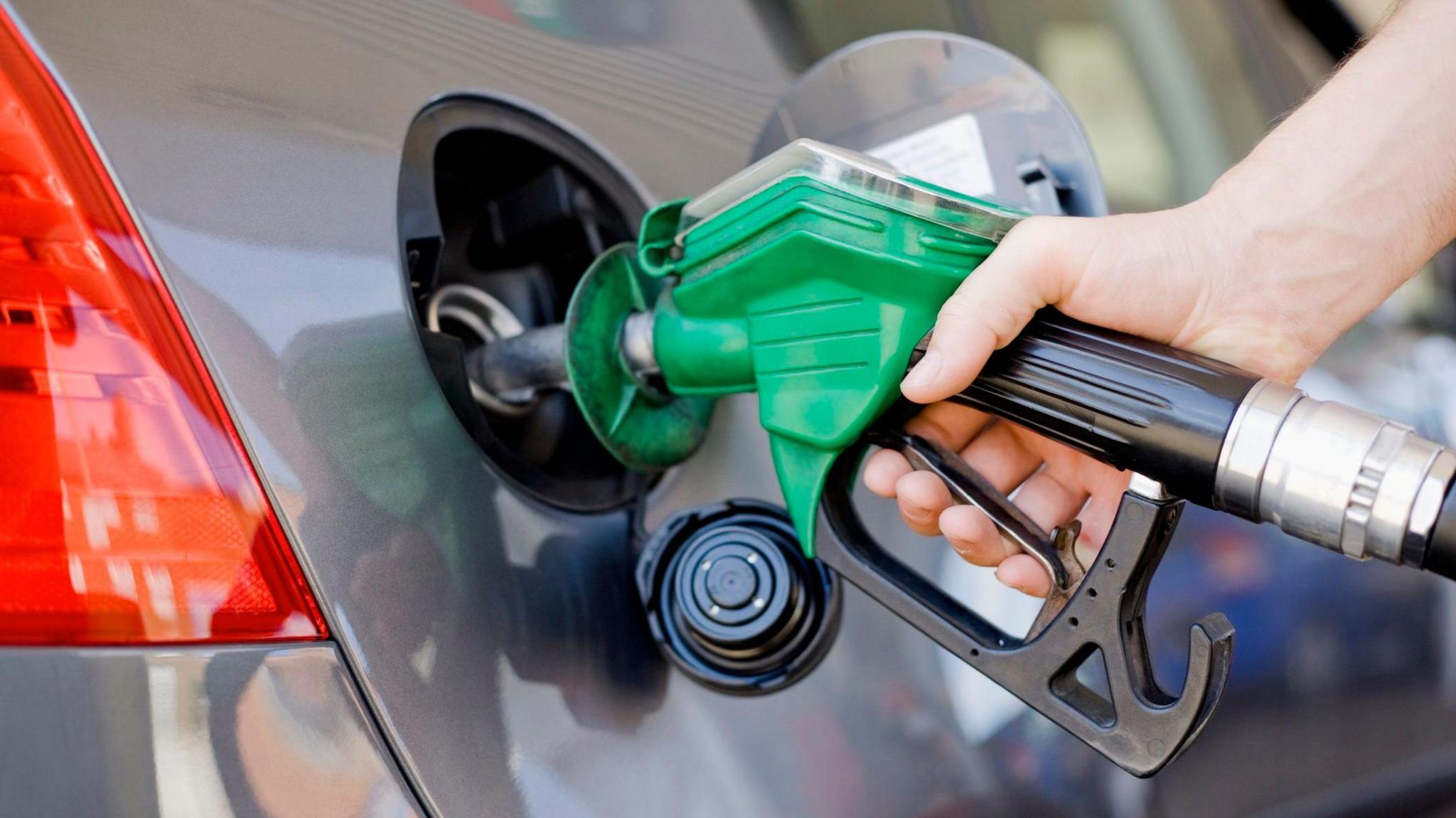 Oil prices plunge after US‑Iran ceasefire pause