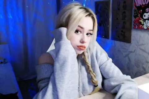 The Dark Allure of 'Molecule': Russian Youth Risk Health for Quick Weight Loss