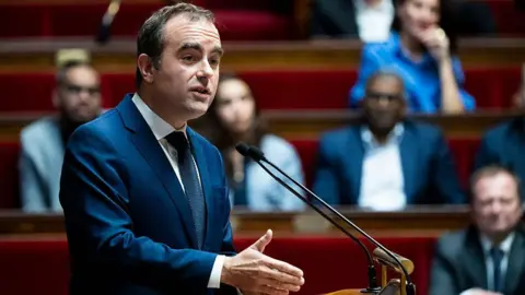 Sébastien Lecornu Survives Confidence Vote Amidst Political Turmoil in France