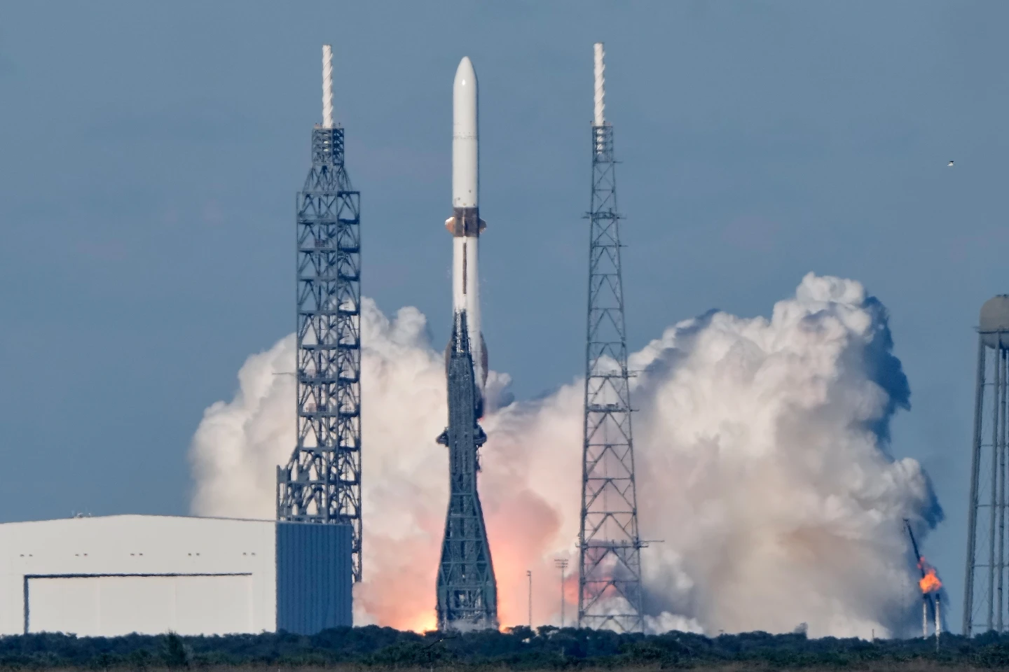 Blue Origin's New Glenn Rocket Successfully Launches NASA's Mars Mission