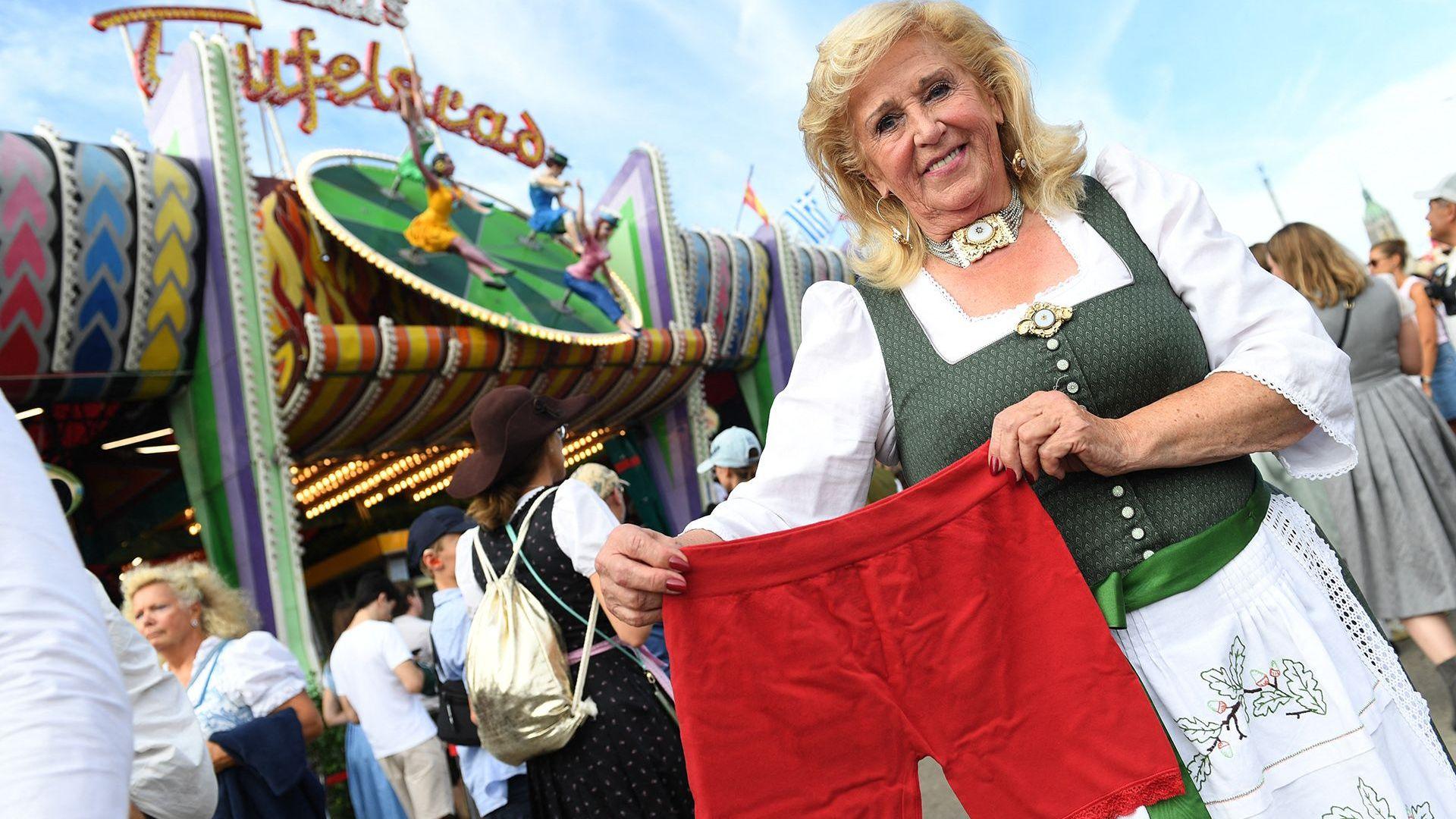 Elisabeth Polaczy handing out cycling shorts to a guest