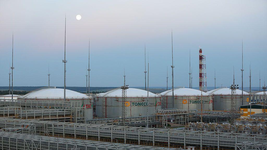 Image of a refinery in Nizhnekamsk
