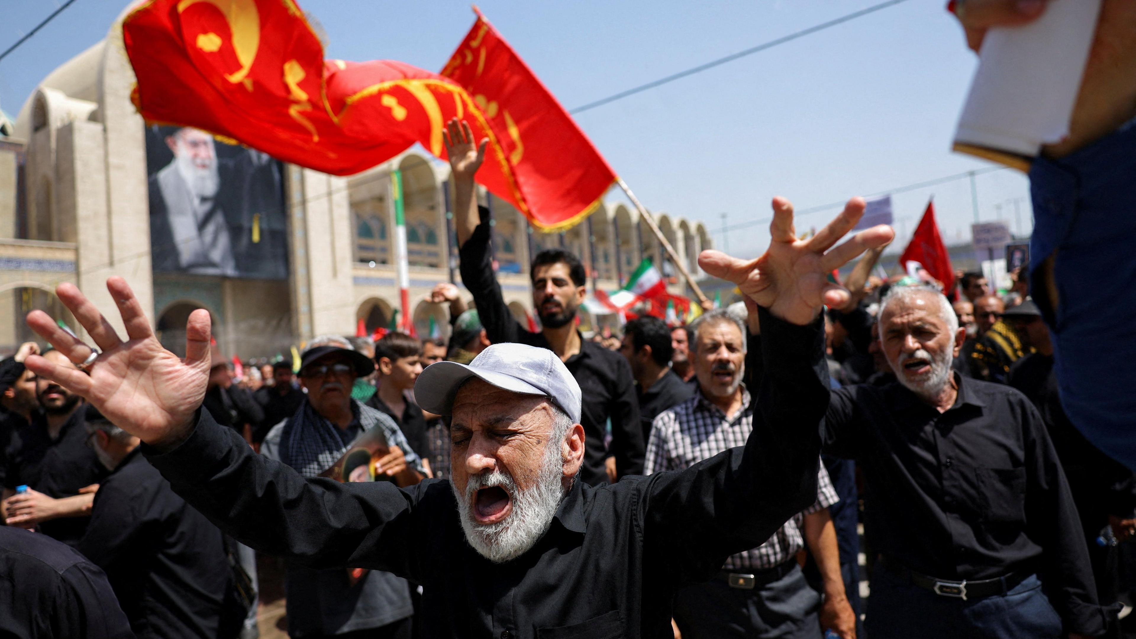 Mass Mourning in Tehran: King‑pin Rumors, Crowds and a Funeral’s Reach