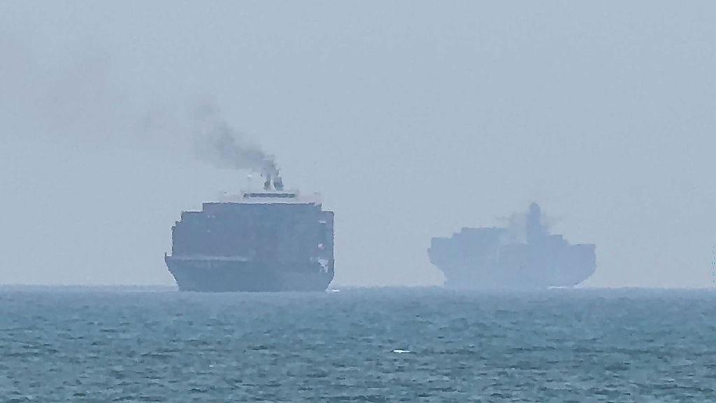 Oman‑Iran talks stay positive, but US policies stall a swift opening of the Strait of Hormuz