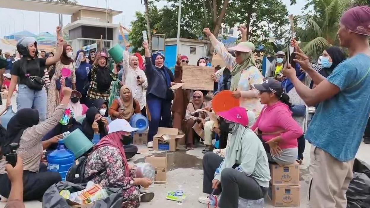 Batam residents protest over water shortages