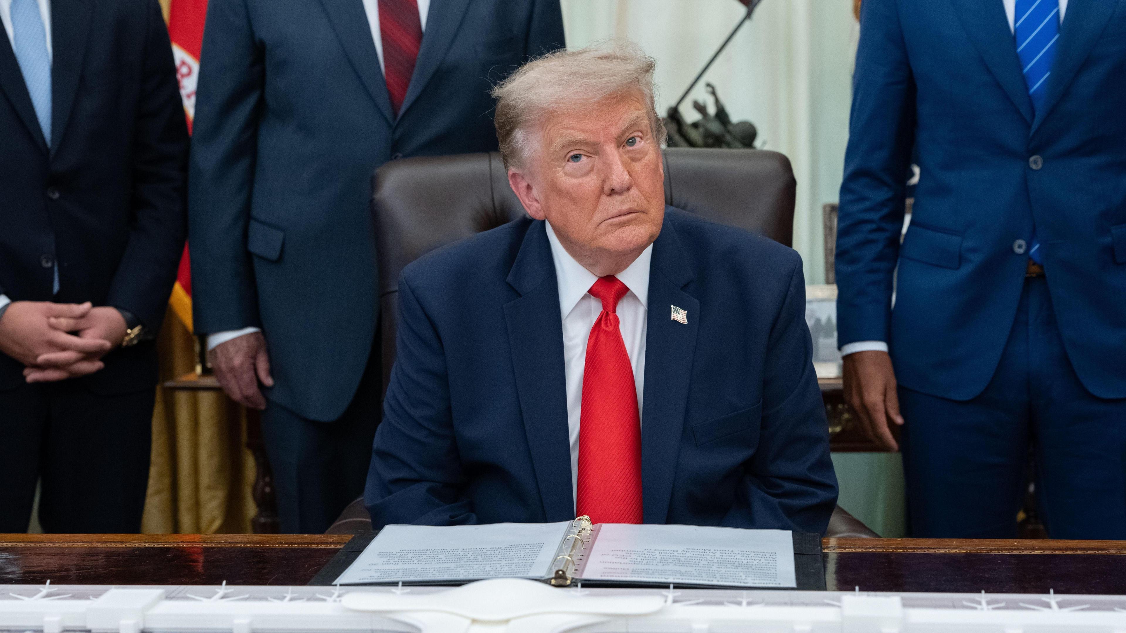 Trump Signals Shift Toward Strict AI Controls Amid Hacking Fears