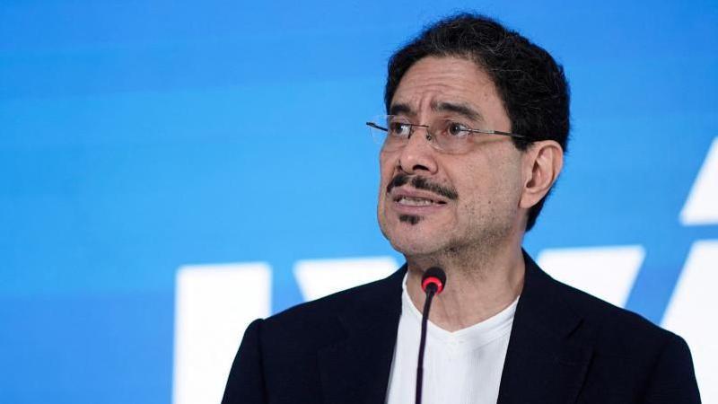 Colombia's Left‑Wing Candidate Ivan Cepeda Concedes After Narrow Defeat in Historic Runoff