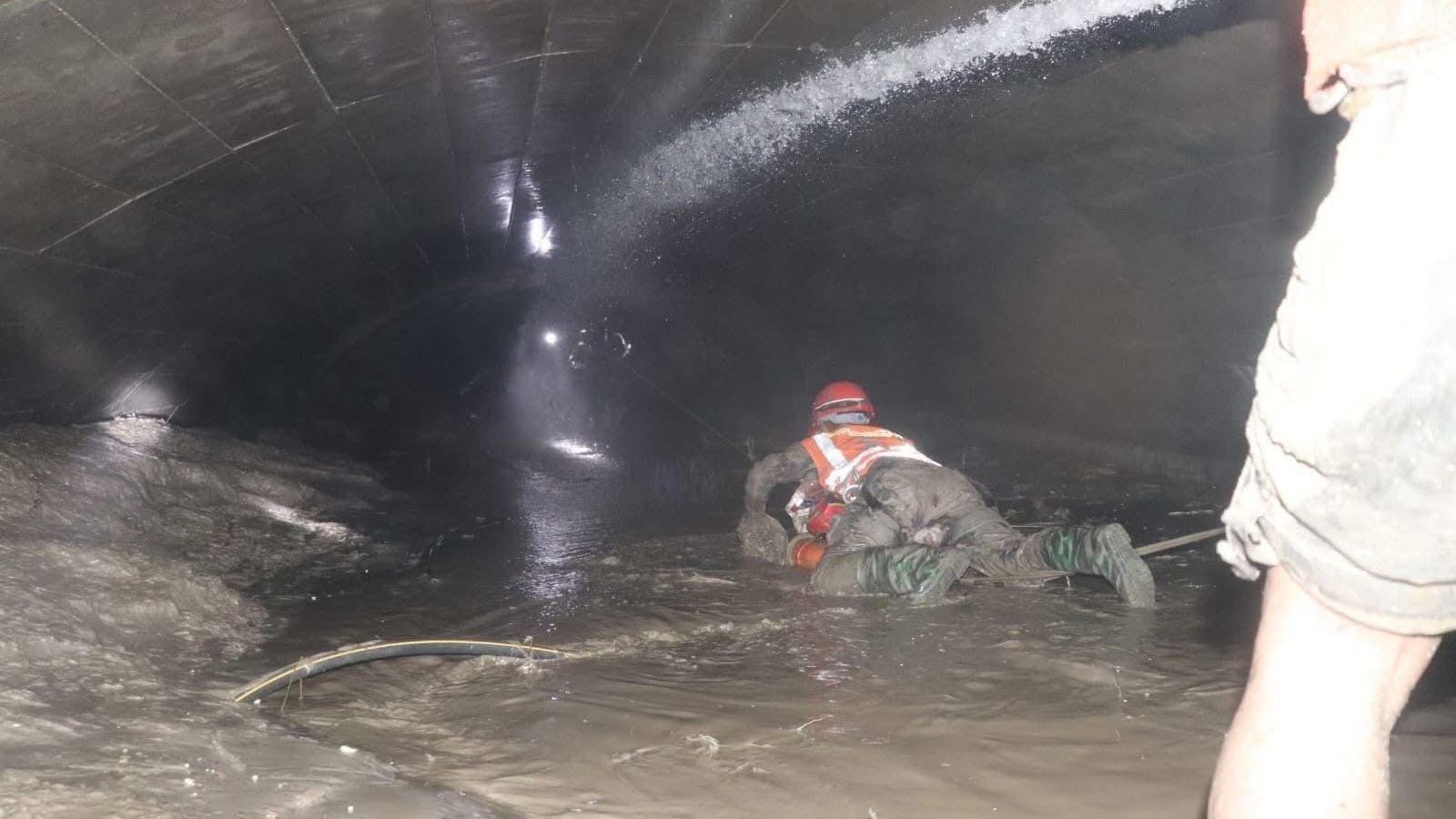 Hope in the Depths: Nepali Rescuers Reach Trapped Workers After Flood‑Triggered Tunnel Tragedy