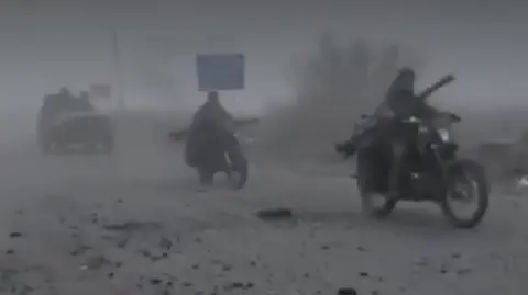Foggy Conditions Aid Russian Advances in Pokrovsk, Ukraine