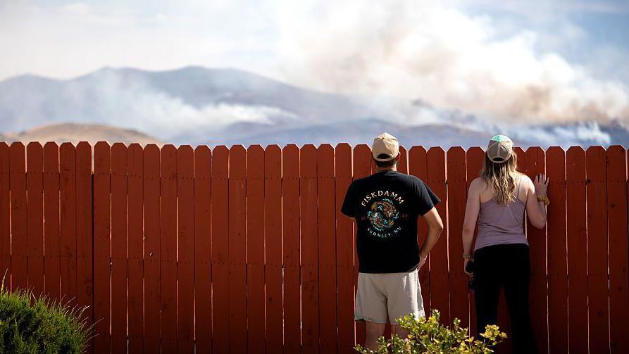 Nearly 90,000 Evacuated Ahead of Wildfire Threatening Reno