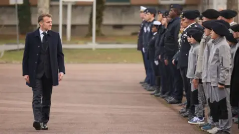France Revives Military Service: 3,000 Volunteers to Join in 2024