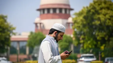 India's Supreme Court Stays Controversial Provisions of Muslim Properties Law