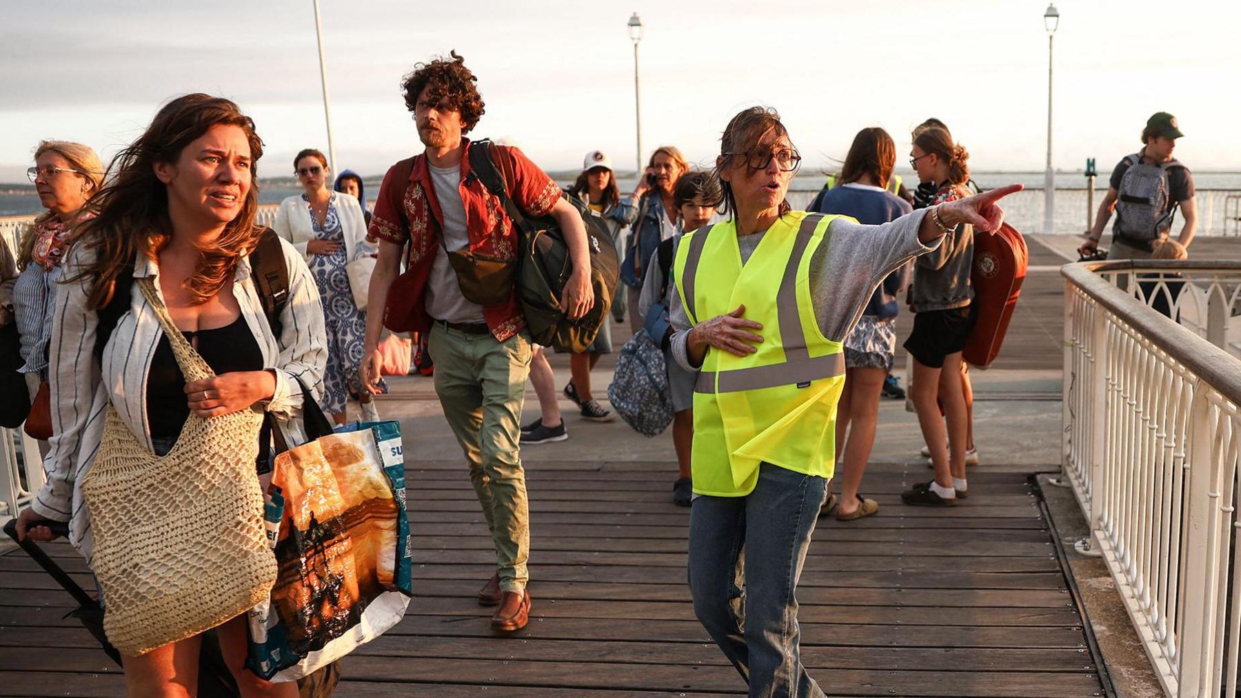 France Orders Evacuation of Cap Ferret as Wildfires Force Boat Exodus