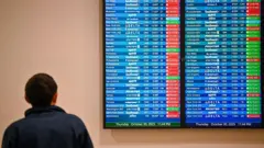 Surge in Air Traffic Controller Absences Causes Major Delays at US Airports