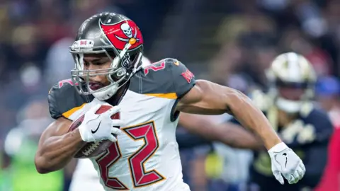 Tragedy Strikes: Former NFL Star Doug Martin Passes Away in Police Custody