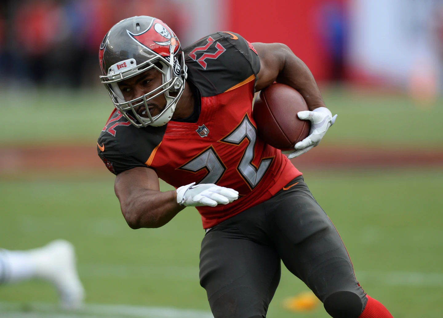 Tragic Passing of NFL Star Doug Martin After Police Incident