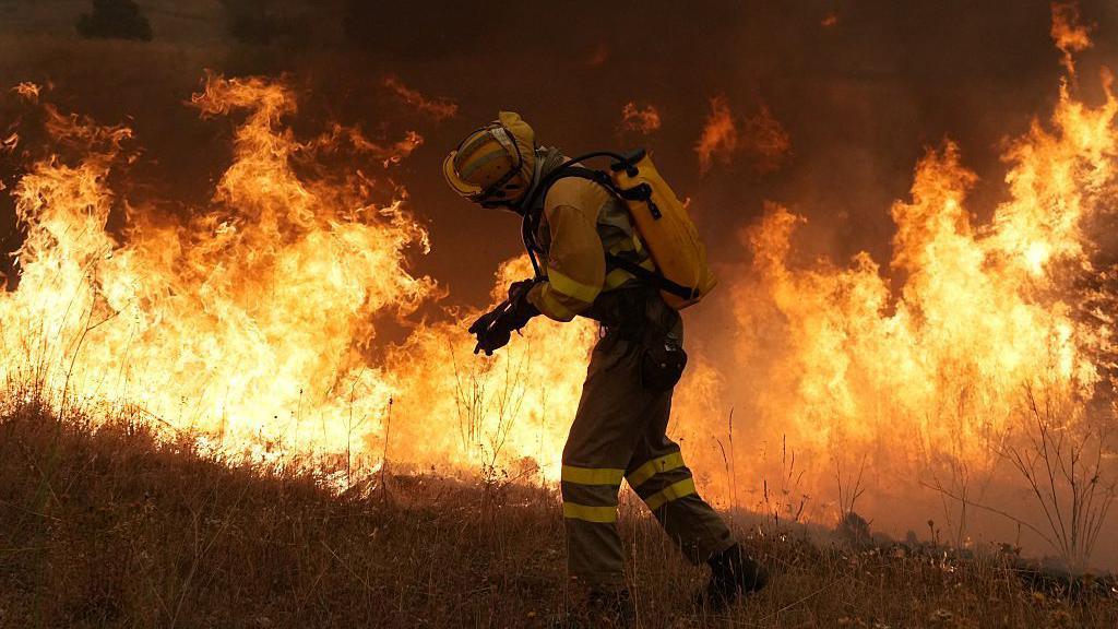 Australia’s hybrid fire‑fighting strategy: tech meets ancient know‑how