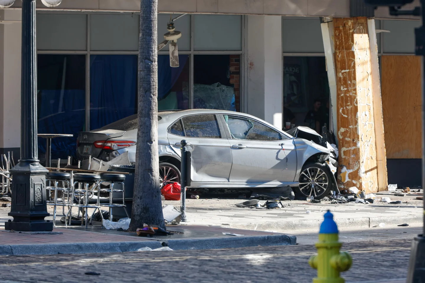 Tragic High-Speed Chase Ends in Fatal Bar Crash in Tampa