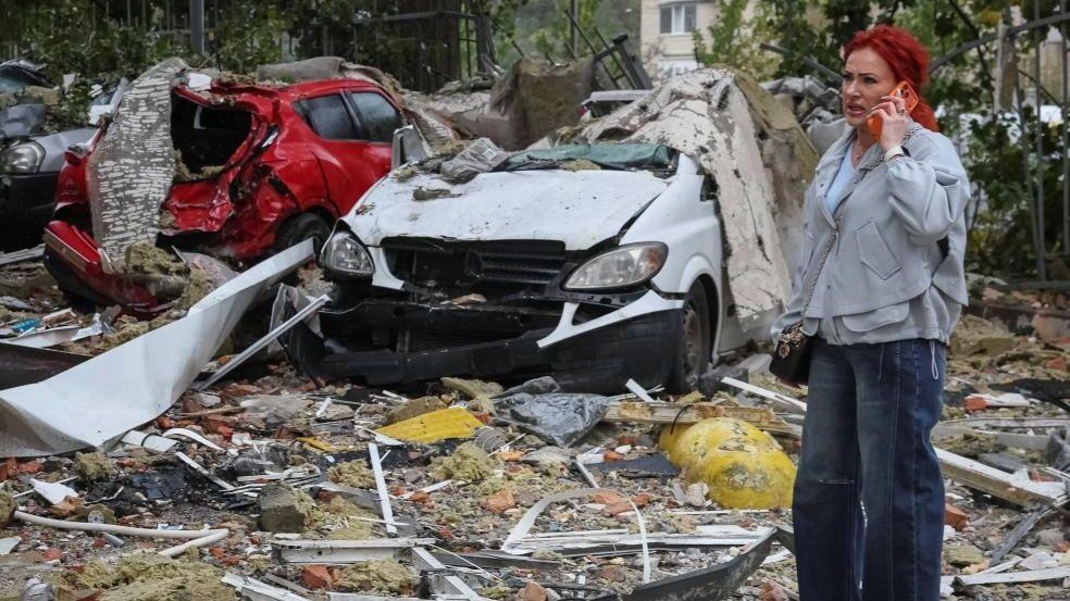 Missiles Strike Kyiv as Russia Commits to Re‑Start Peace Talks