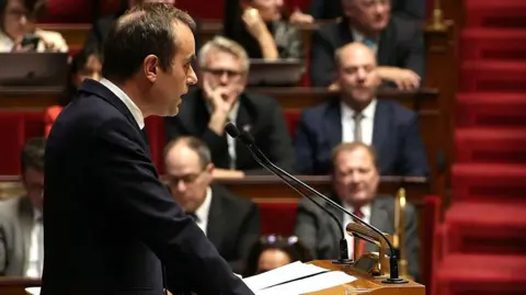 French Prime Minister Proposes Suspension of Pension Reform to Secure Government Stability