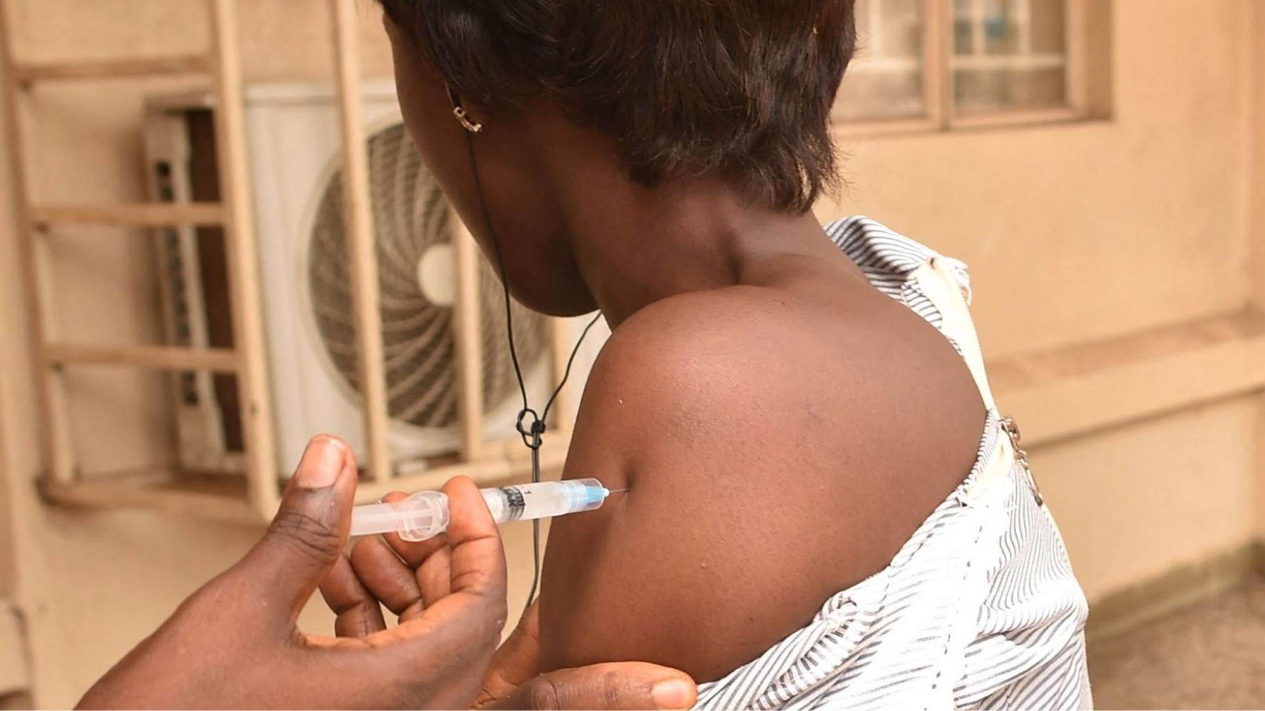 Ebola: DR Congo launches vaccine trial amid explosive outbreak