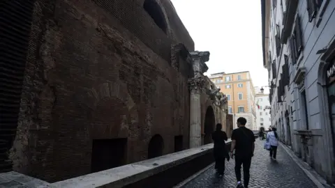 Tragic Fall: Japanese Tourist Dies at Rome's Iconic Pantheon
