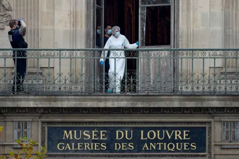 Louvre's Security Fails During €88 Million Heist, Director Admits