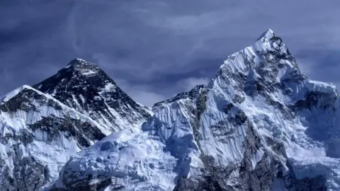 Rescue Operations Underway as Nearly 1,000 Climbers Trapped on Mount Everest