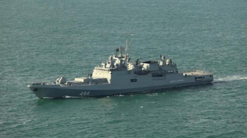 Russian warship fires warning shots at UK‑registered yacht in the English Channel